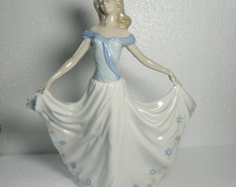 Lady Holding Her Dress Porcelain  Figurine By Nadal Studio Valencia 11" Tall
