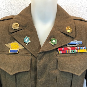 U.S. Army WWII 1940’s Ike OD Wool Field Jacket 3rd Armored Division Spearhead Tab Technician Fifth Grade Rank Bronze Star Ribbon
