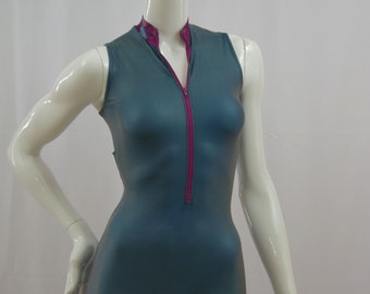 Biketard élasthanne bleu sarcelle : fermeture éclair fuchsia, body en édition limitée