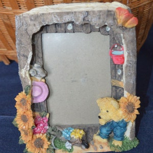 Vintage 3.5 x 5&quot; Resin Frame - Pooh Gardening
