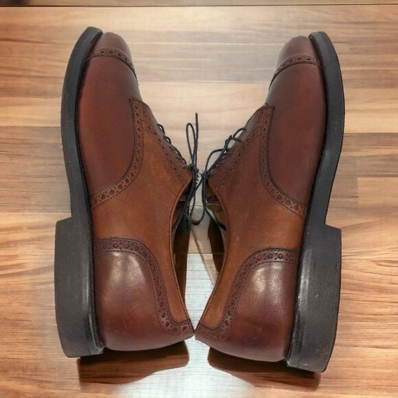 Allen Edmonds Men display picture 3