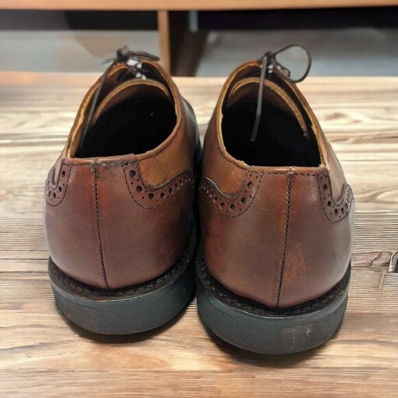 Allen Edmonds Men display picture 2