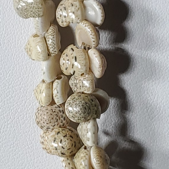 Vintage Sea Shell Necklace ~ Handmade In The Phil… - image 3