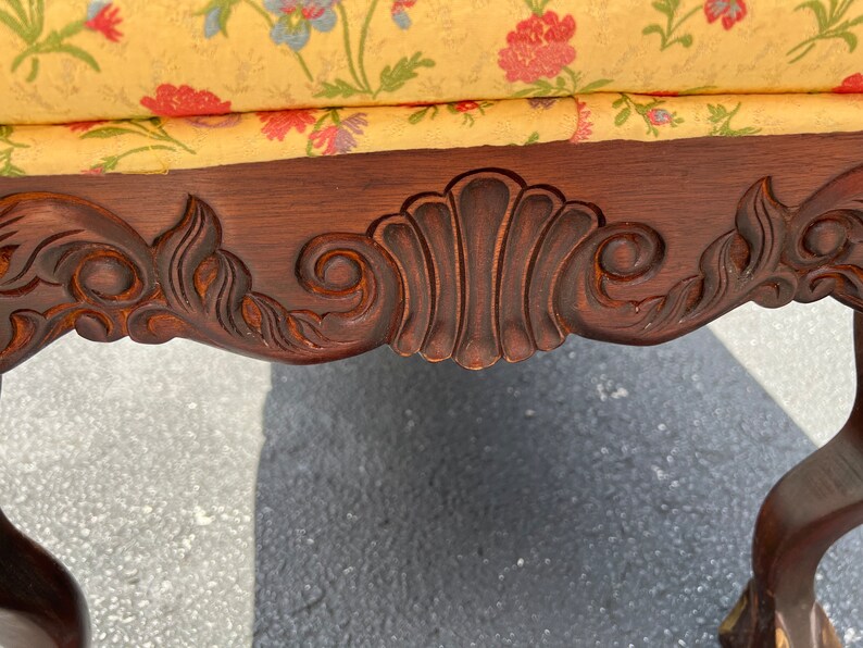 Beautiful traditional bench with paw feet and chinoiserie fabric image 5