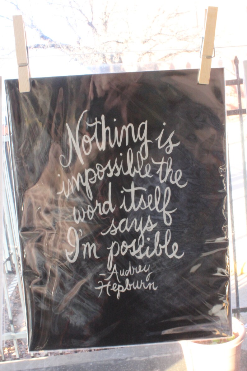 Nothing is impossible, the word itself says I'm possible. Audrey Hepburn Handlettered Quote Print 画像 2