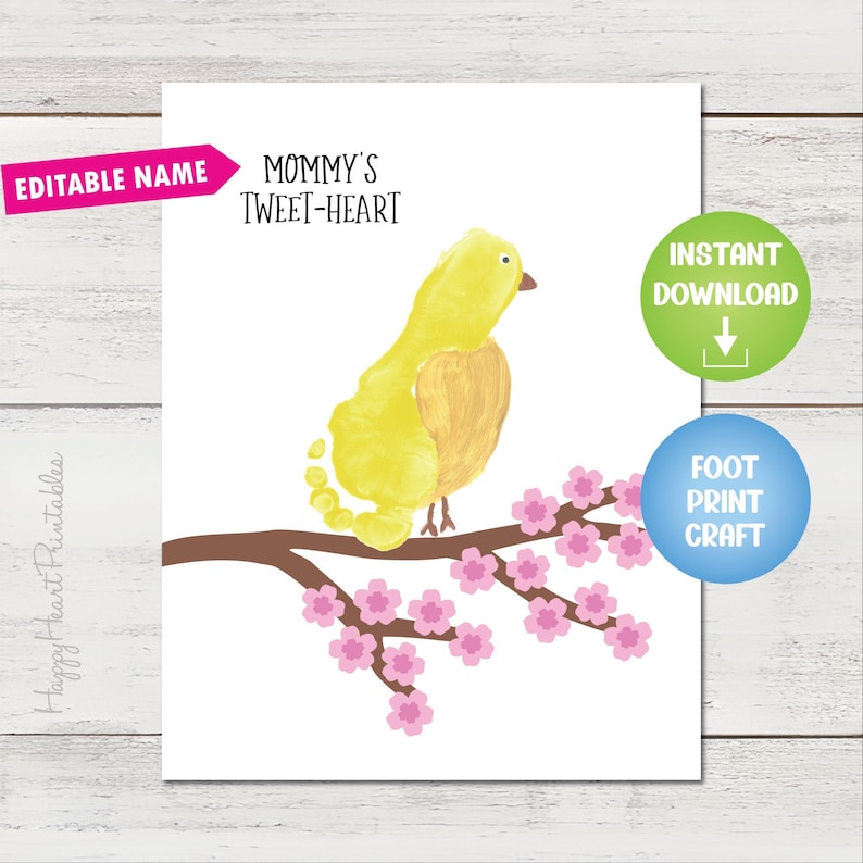 Puede incluir: Impresi&oacute;n blanca con un p&aacute;jaro amarillo hecho con una huella, posado en una rama marr&oacute;n con flores rosas. El texto incluye "Mommy's Tweet-Heart", "Editable Name", "Instant Download" y "Foot Print Craft".