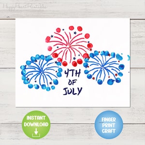 Könnte beinhalten: Eine weiße Karte mit rot und blau mit Fingerfarbe gemalten Feuerwerk und dem Text "4th of July". Das Design umfasst rote und blaue Punkte und Sternakzente, ideal für ein Bastelprojekt.