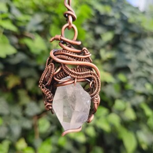 CRISTAL QUARTZ AMULET, amulet krystalicznego spokoju, oczyszczania w najwyższej wibracji, kryształ górski w miedzi, medytacyjny amulet afbeelding 4