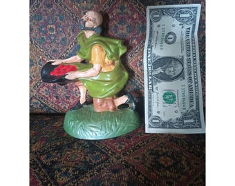 Statuetta in ceramica dipinta da 5" raffigurante un mendicante in stampo atlantico vintage.