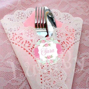 SEGNAPOSTI SHABBY CHIC personalizzati - Diametro 6cm - 12 Tags Segnabicchieri, Toppers, con Nome Invitati – File pronto da stampare