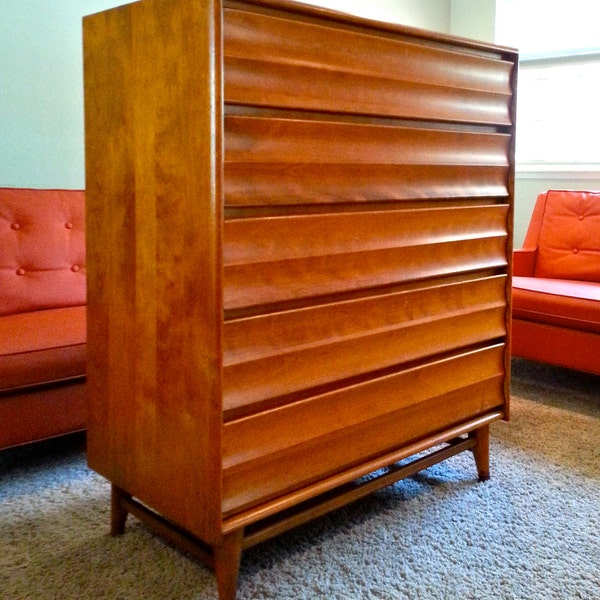 Mid-Century Heywood Wakefield "Harmonic Group" 5-Drawer Dresser (shipping not offered)