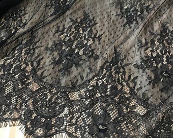 Tissu de mariage floral élégant noir de dentelle de chantilly française Tissu doux de dentelle de mariée par mètre