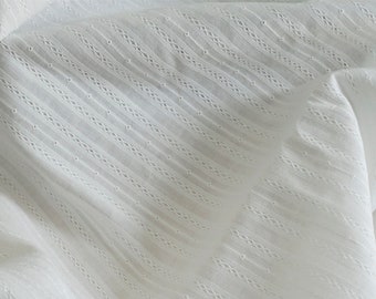 Gebroken witte katoenen stof, stof met geometrische patronen, katoenen stof met gaatjes, naaistoffen, quilten, kussen, tafelkleed