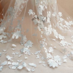 Prachtig geborduurd kant, gebroken witte bloemengaasstof voor trouwjurk, bruidsjurk, bloemenmeisjesjurk