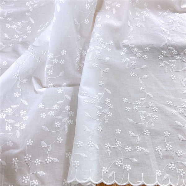 Tissu en coton à fleurs brodé blanc cassé avec bord festonné pour robe bohème de mariage, robe de bébé, hauts ou jupes