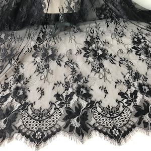 Wunderschöner Chantilly-Blumen-Stoff-schwarze ausgebogte Spitze für Abendkleid, Tücher, Boho-Kleid