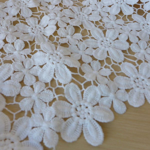 Daisies Flower Venice Lace Crochet Guipure Lace Trim in White for Bridal Dress, Victorian Gown, Tribal Fusion, Sewing