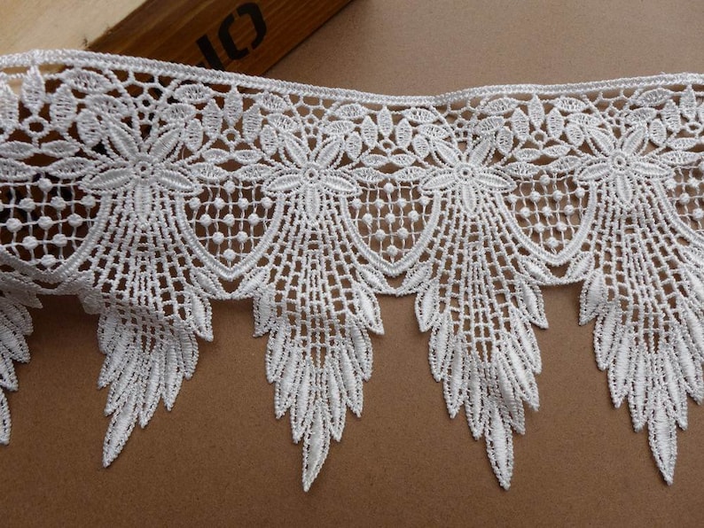 leaf lace trim