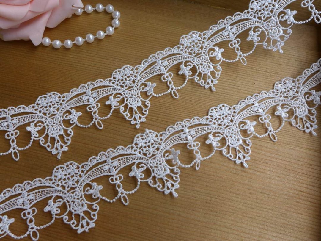 トップス Scallop embroidery scarf venica