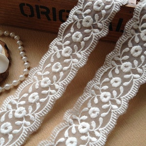 White Embroidered Lace Trim With Floral Pattern 1.18 inch Wide 2 Yards