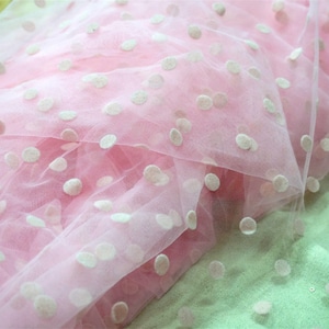 Tela de tul con lunares rosas, suave tela de encaje de tul flocado con lunares de 150 cm de ancho para velos, tutús y sombreros.