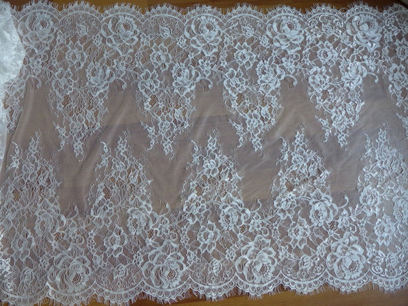 White Chantilly Lace La2010