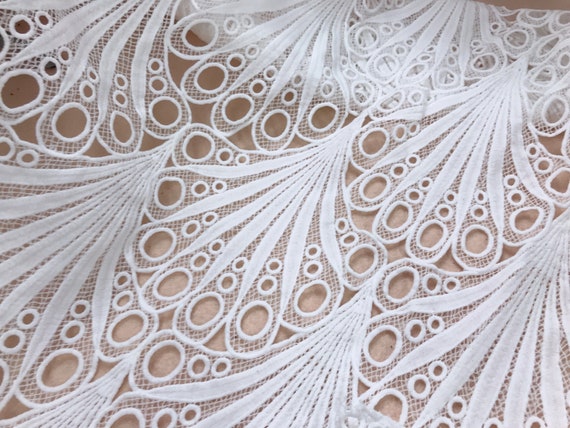 Retro Scallop Hollowed Lace Fabric, Off white Venice Guipure Fabric, Circle Embroidered Lace Fabric