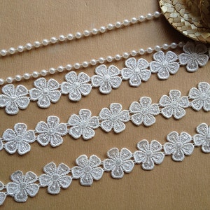 Pretty Venise Lace Trims White Flower Lace Appliques for Bridal, Lingerie, Costume design