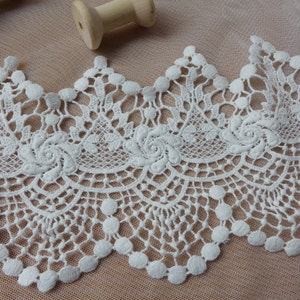 Retro Style Scalloped Lace, Cotton Lace in Off white, Chic Cutwork Lace Trim, 4.9 inches wide by yard
