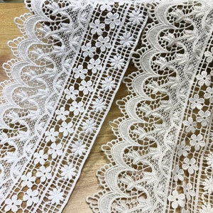 Cotton Flower Lace, Crochet Cotton Scalloped Lace Trim, Off white / Beige Cotton Floral Sewing Lace