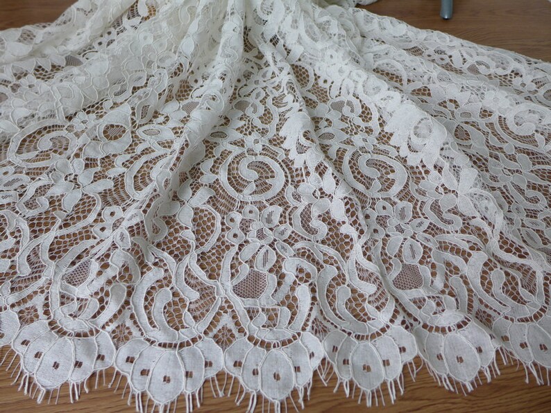 Ivory Chantilly Lace Adolphine
