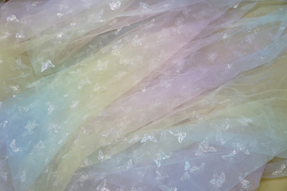 Pizzo tulle arcobaleno tessuto con farfalle stampate colorate