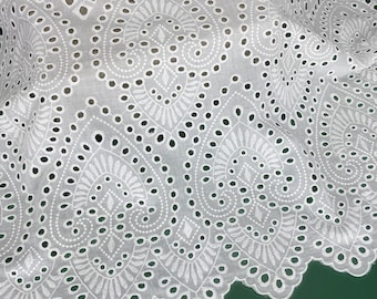 Tela de algodón festoneada con ojales estilo retro en blanco roto/beige para vestidos bohemios de boda, tops de encaje y vestidos con ojales.
