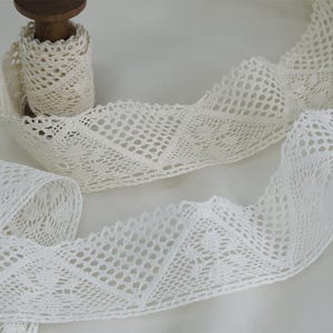 Bordure en dentelle au crochet en coton blanc cassé / beige, bordure festonnée en ruban de coton vintage de 1,8 po. de largeur pour la couture décorative