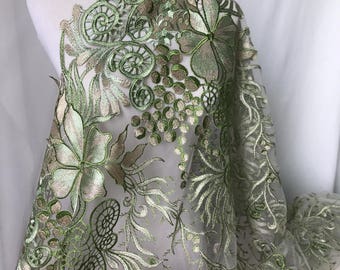 ゴージャスなレース生地、緑と金の刺繍の花柄生地、豪華なウェディングドレスやプロムドレスの生地