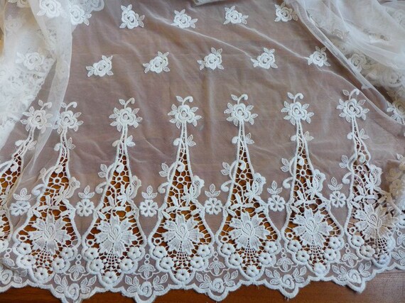 Lace outlet border fabric