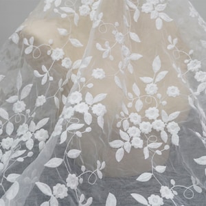 Off white Organza Blumen Spitze Stoff Gestickte Organzaspitze für Strandröcke, Mädchen Spitze Cape, Brautschleier