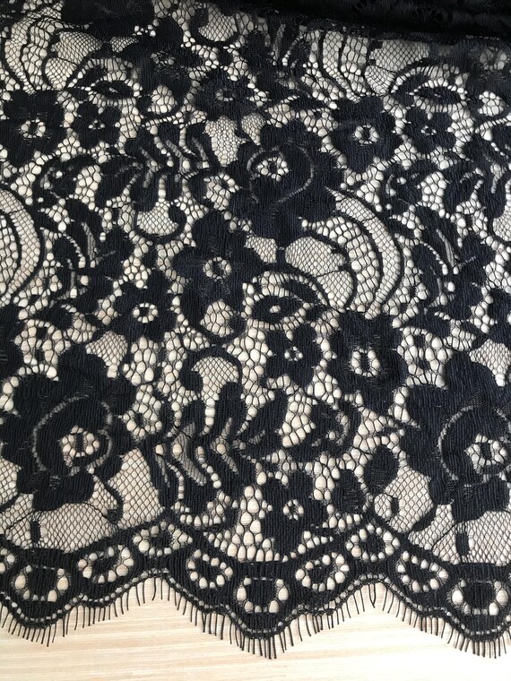 Tessuto Georgette Ricamato con Fiori e Petali 3D – S.r.l