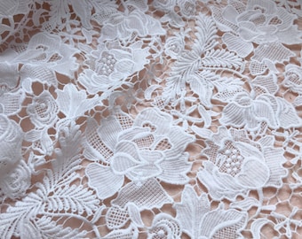 Tissu feuille de fleurs roses, tissu dentelle évidée blanc, tissu de mariée guipure de Venise