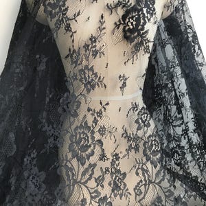 French Chantilly Lace Elegant Wedding Fabric Soft White Roses Flower Lace Fabric By The Yard Black