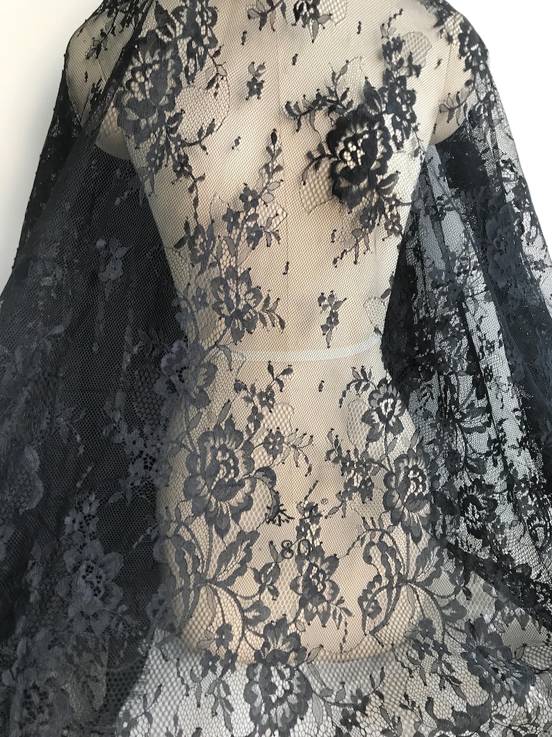 French Chantilly Lace Elegant Wedding Fabric Soft White Roses Flower Lace Fabric By The Yard Black
