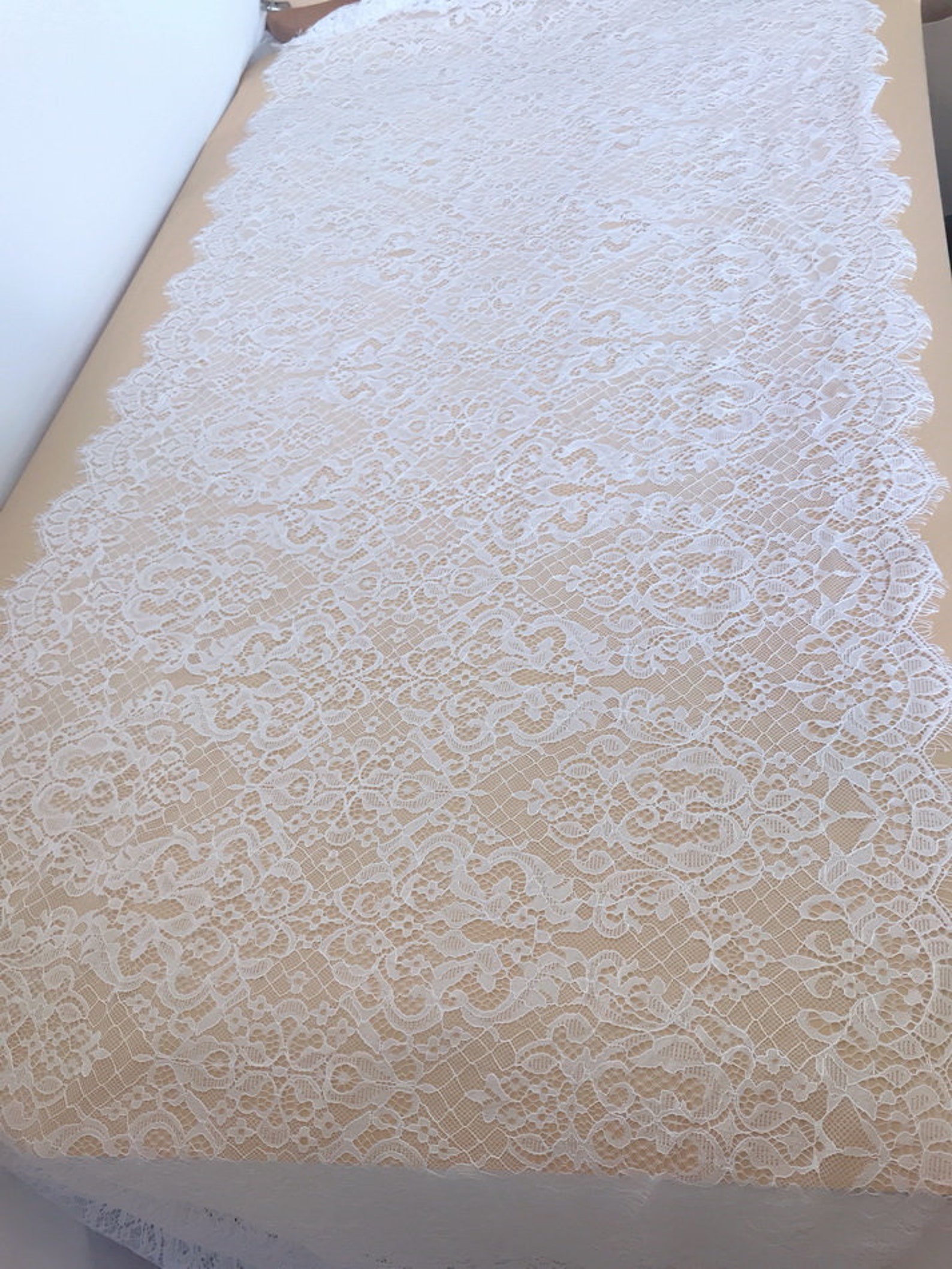 Gold Chantilly Lace Trim Alazne