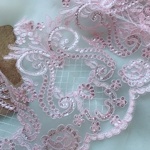 Roze kanten rand, retro geschulpte paillettenkant, alencon-kant met koord op maat gesneden