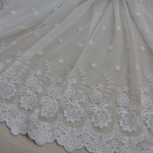 Finiture in tessuto di pizzo bianco sporco, tessuto di pizzo floreale in tulle, tessuto per tende per la decorazione della casa dell'abito da sposa tagliato su misura