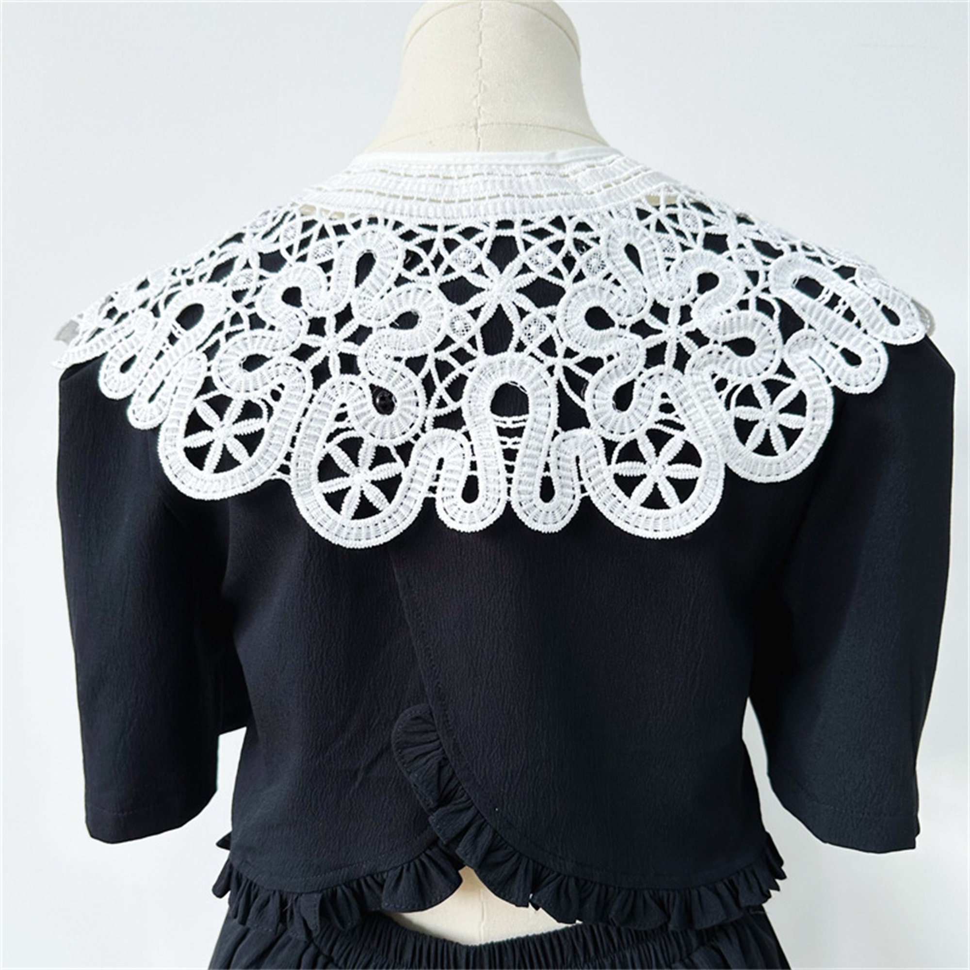 Retro Venise Lace Collar White Hollowed Out Detachable Collar for