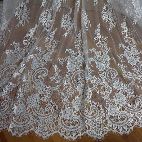 Tissu de dentelle Chantilly ivoire Français Tissu de mariage floral gracieux Tissu de dentelle de mantille de mariée par mètre