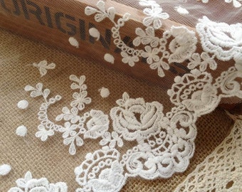 Tessuto in pizzo ricamato bianco sporco con bordi in tulle di cotone per decorazioni floreali, cucito, costumi e forniture