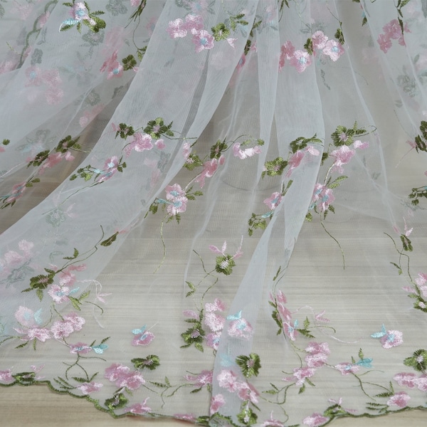 Beau tissu en dentelle florale, tissu brodé rose et vert, base en organza blanc de 51,2 pouces de large