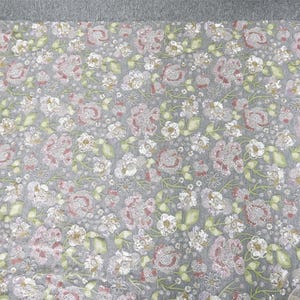 Flerfärgade pärlbroderade blommor med gröna bladtyg för miniklänning, balklänning, pärlbroderad brudklänning, formell klänning bild 2