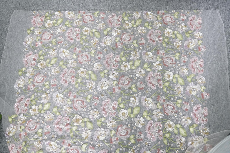 Flerfärgade pärlbroderade blommor med gröna bladtyg för miniklänning, balklänning, pärlbroderad brudklänning, formell klänning bild 2